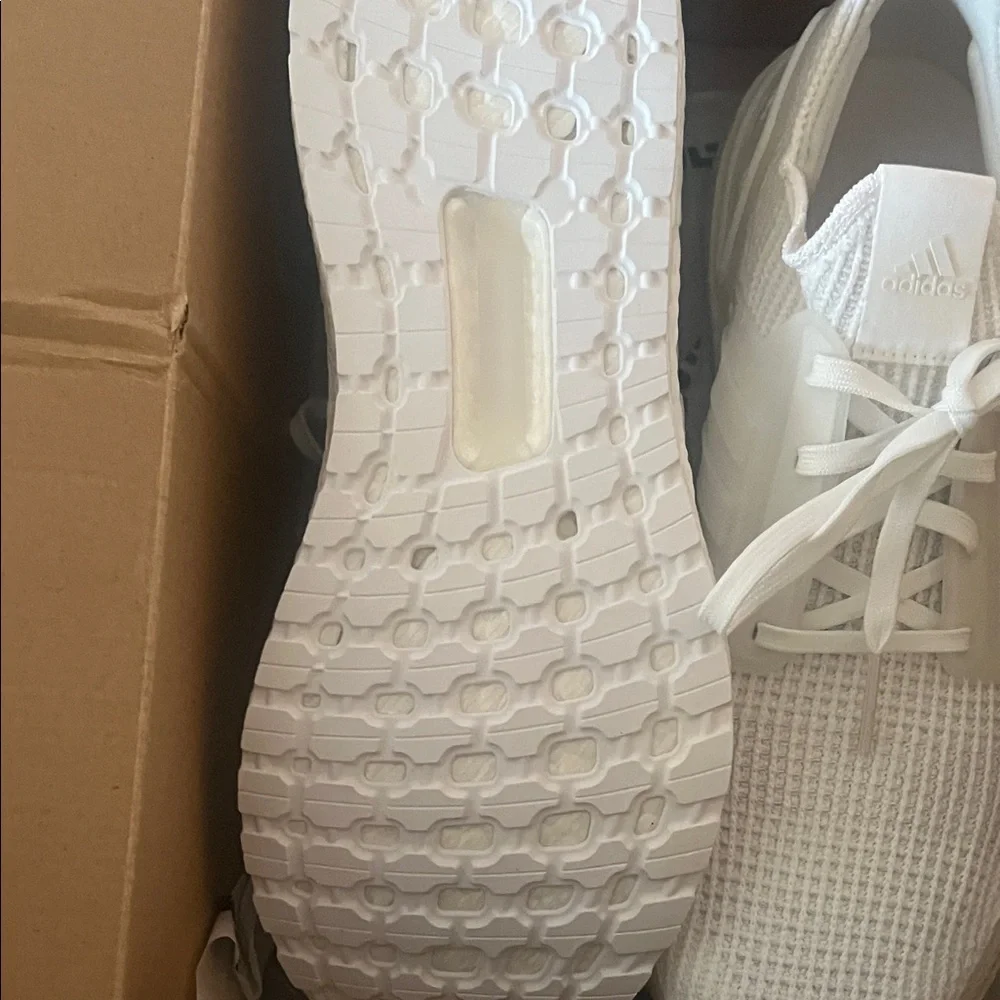 NEW! Never worn, stock x paid over 300 Adidas UltraBOOST 19 5408 white